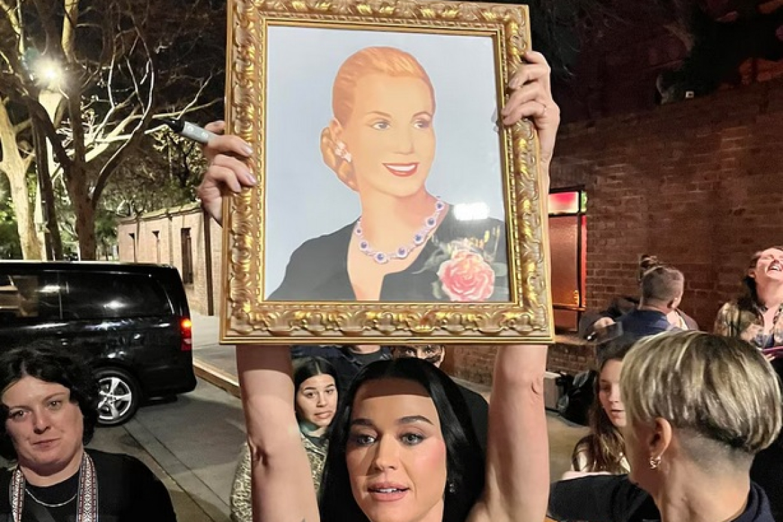 Katy Perry en Argentina: recibió un cuadro de Eva Perón y emocionó a sus fans antes de sus shows en Buenos Aires